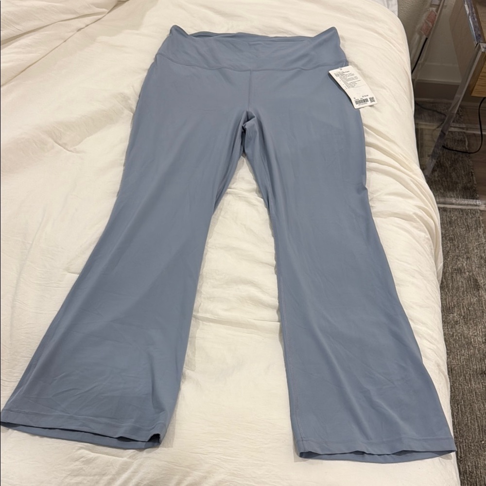 NWT new Lululemon Athletica Groove SHR Flare Pants Nulu size 16 chambray